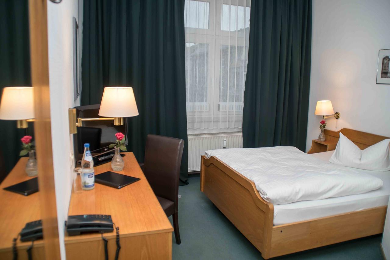 Central-Hotel Torgau Esterno foto